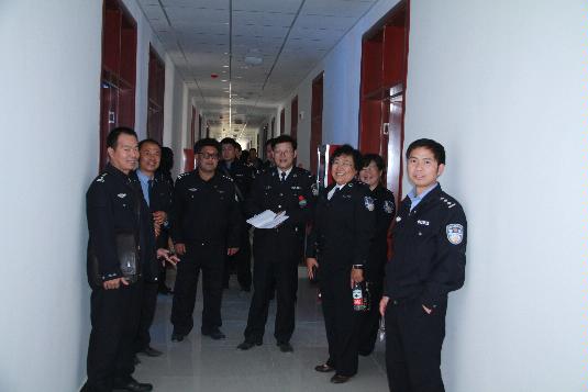 教务处曹修伟处长陪同李娟副院长参观新校区